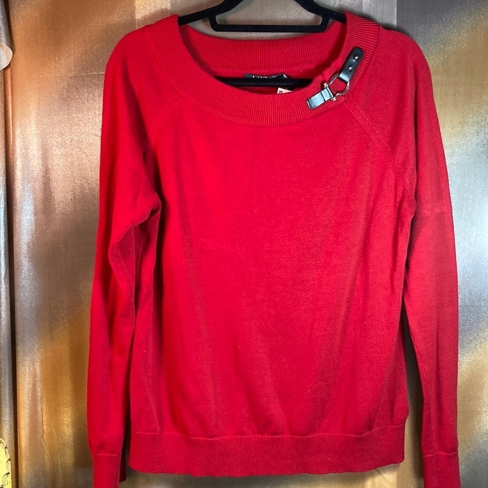 Red Ralph Lauren scoop neck sweater with leather detail‎ 40” bust. 36” waist 130